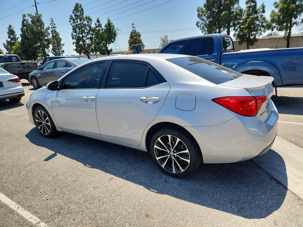 2018 TOYOTA COROLLA SE photo 2