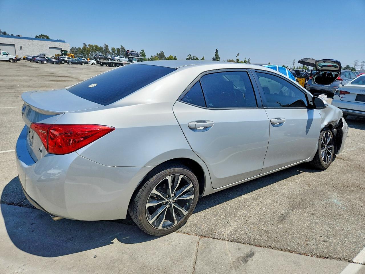 2018 TOYOTA COROLLA SE photo 3
