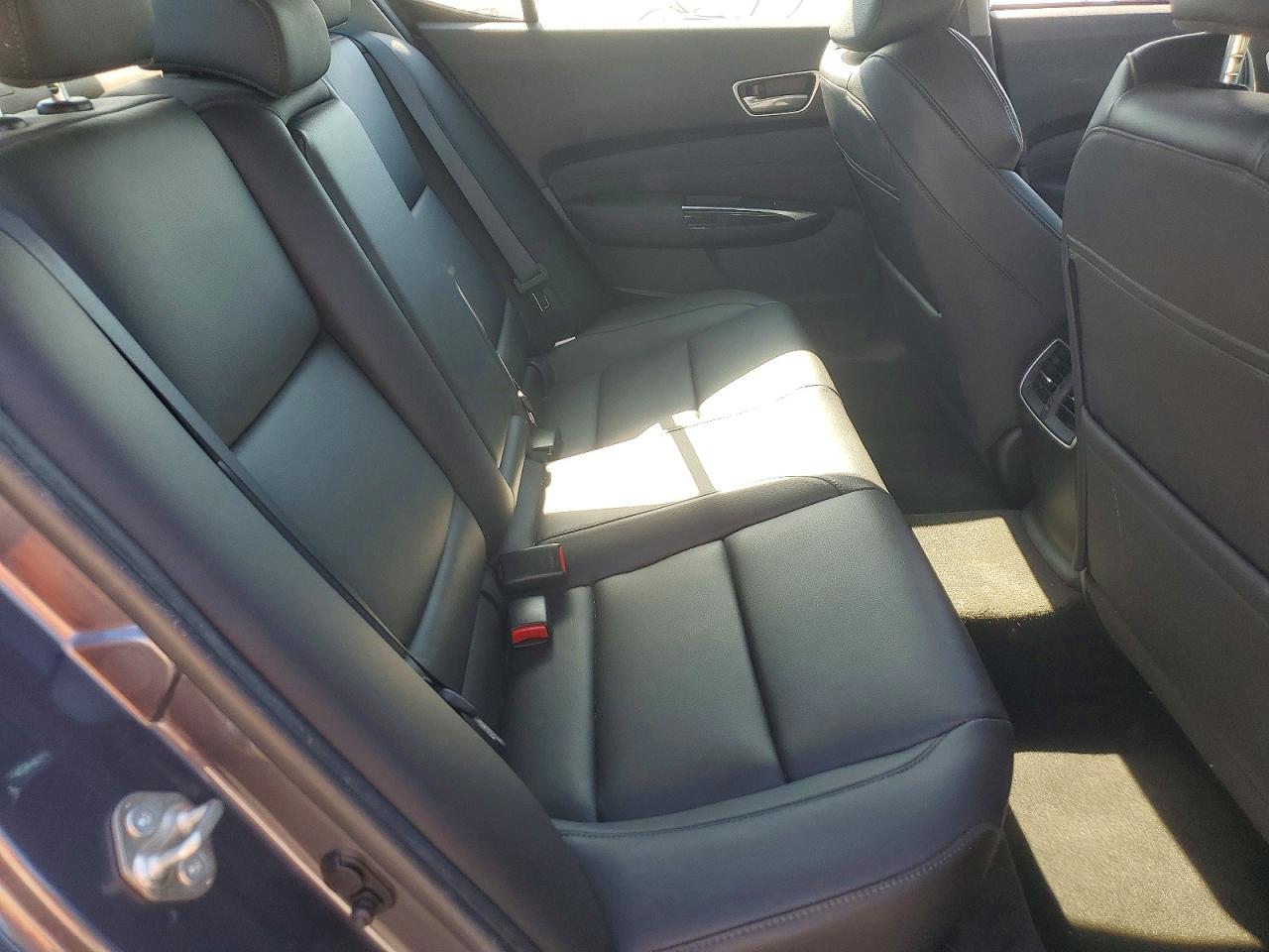 2018 ACURA TLX photo 19