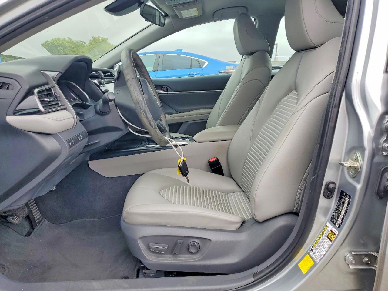 2020 TOYOTA CAMRY SE photo 19