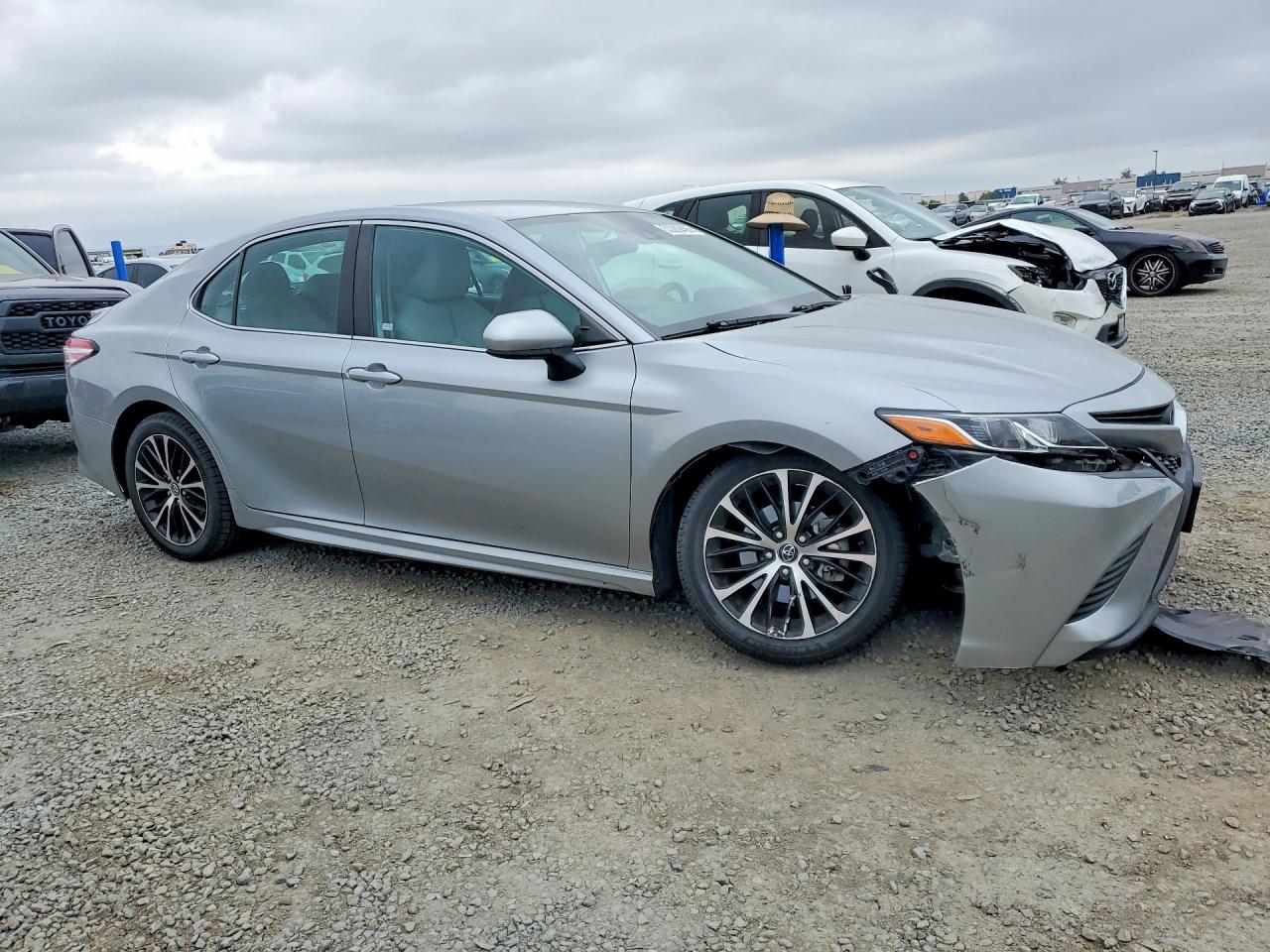 2020 TOYOTA CAMRY SE photo 10
