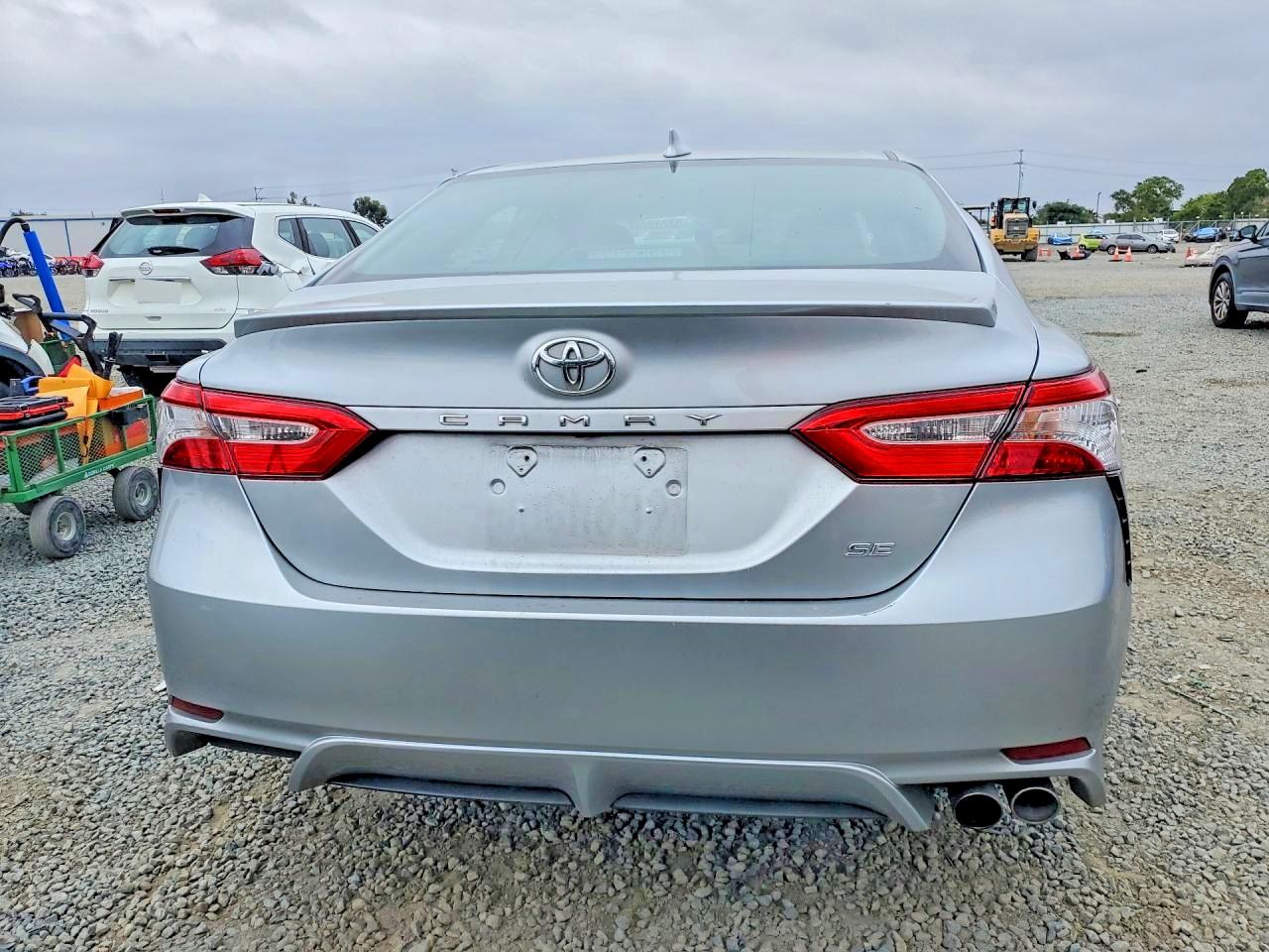 2020 TOYOTA CAMRY SE photo 16