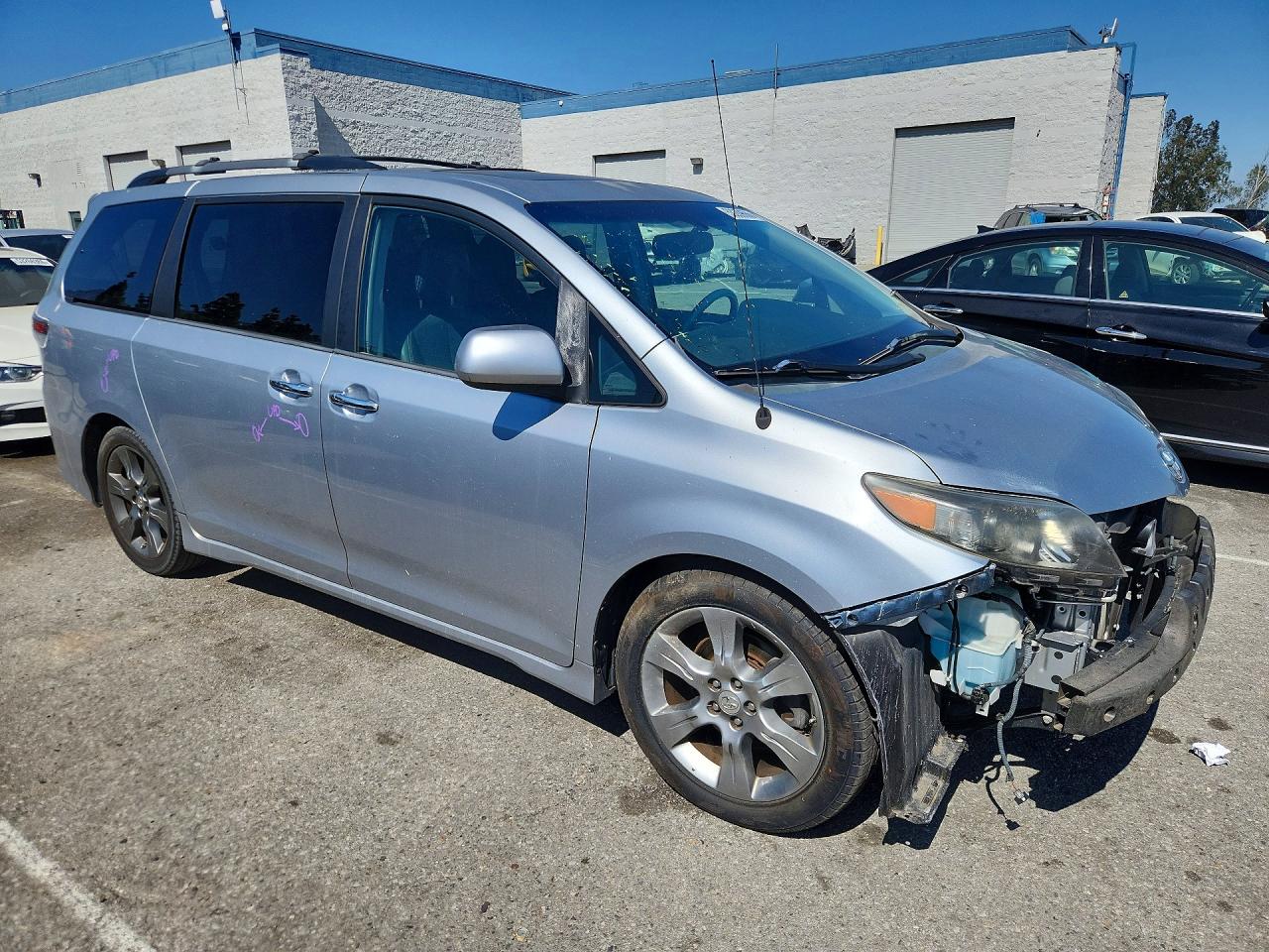 2014 TOYOTA SIENNA SPORT photo 4