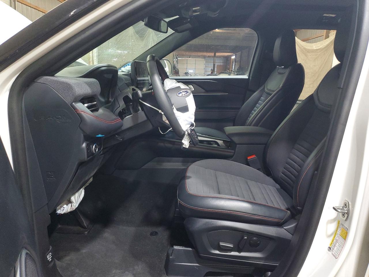 2025 FORD EXPLORER ST-LINE photo 19