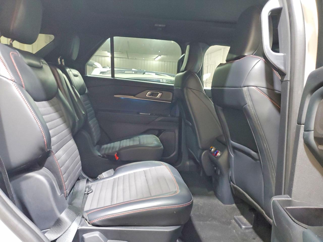 2025 FORD EXPLORER ST-LINE photo 31