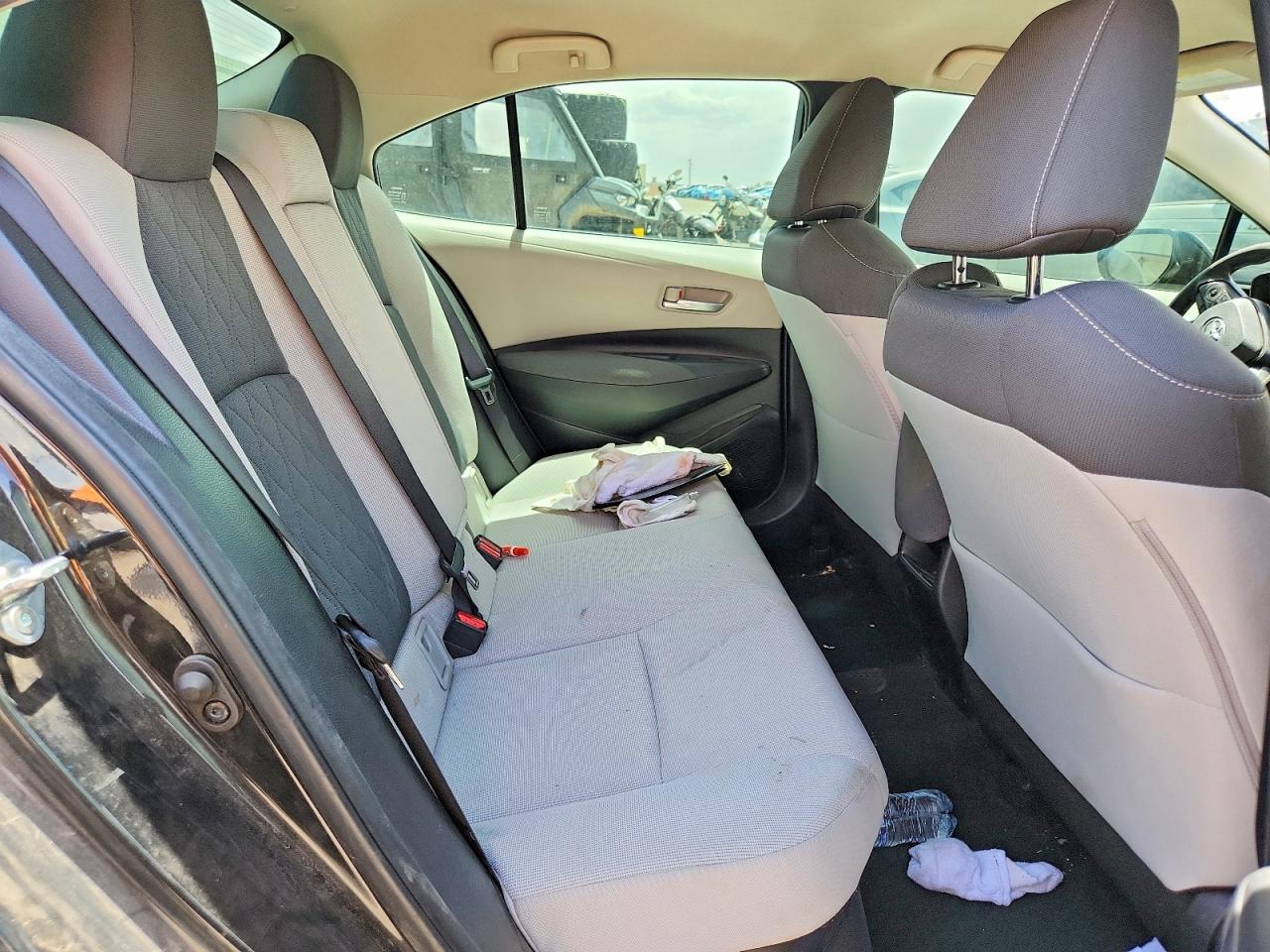2020 TOYOTA COROLLA LE photo 19
