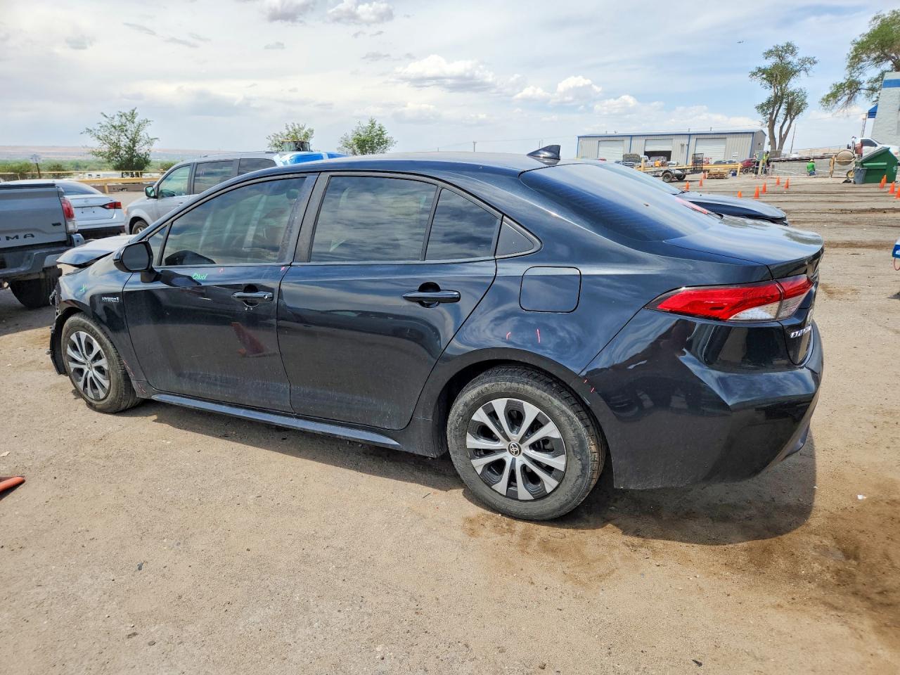 2020 TOYOTA COROLLA LE photo 3