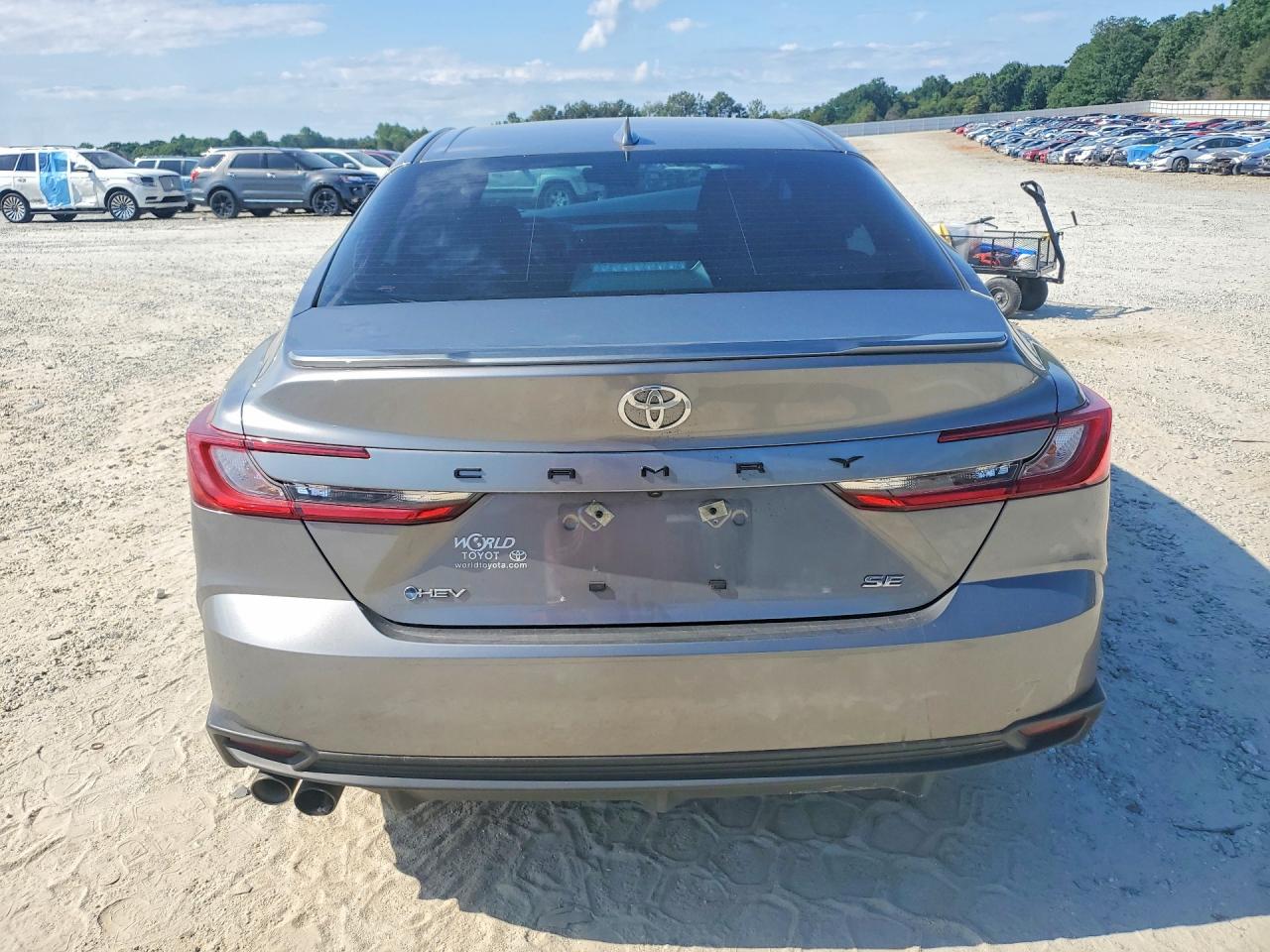 2025 TOYOTA CAMRY SE photo 16