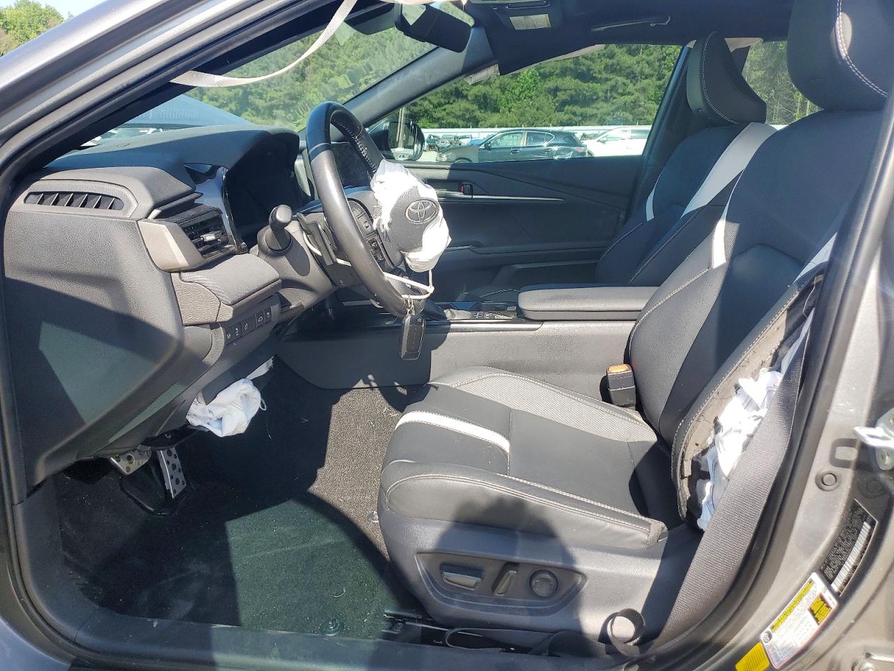 2025 TOYOTA CAMRY SE photo 19