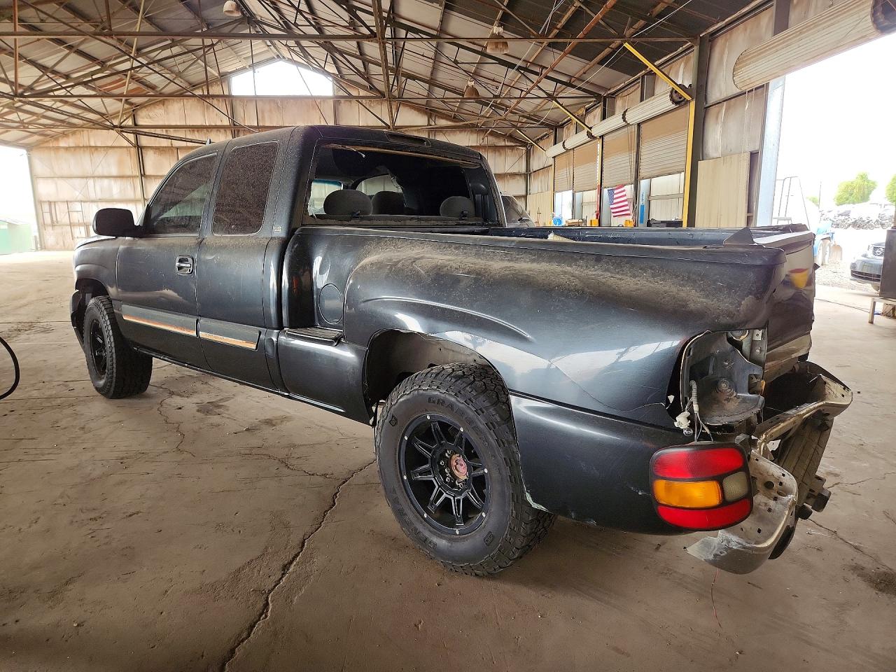 2004 CHEVROLET SILVERADO C1500 photo 3