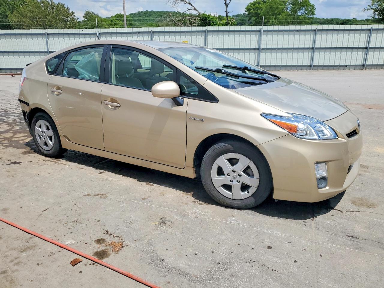 2011 TOYOTA PRIUS TWO photo 7