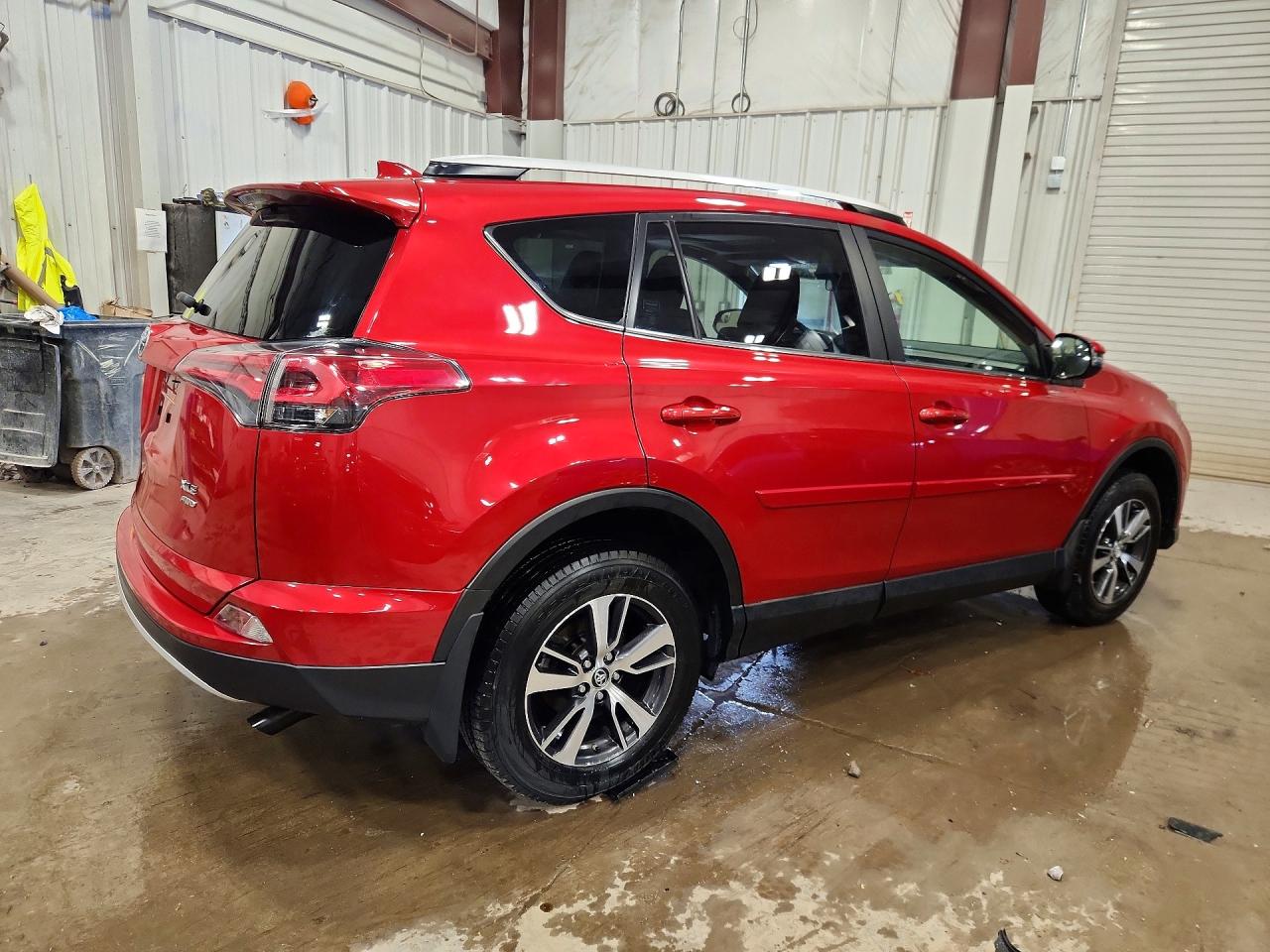 2016 TOYOTA RAV4 XLE photo 5