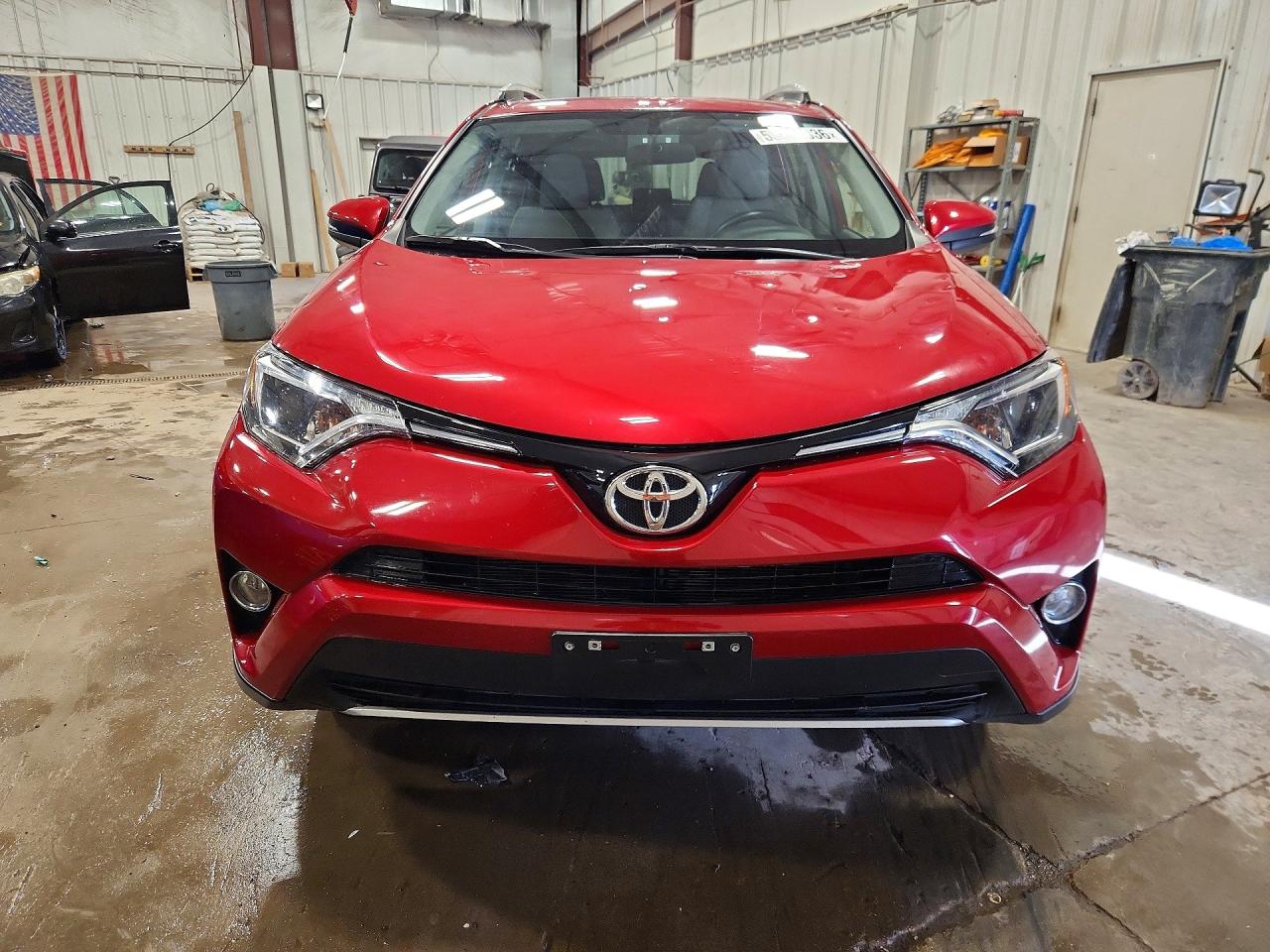 2016 TOYOTA RAV4 XLE photo 9