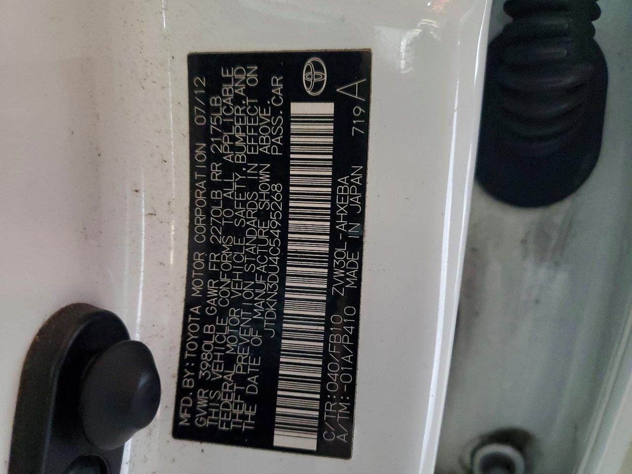2012 TOYOTA PRIUS TWO photo 13