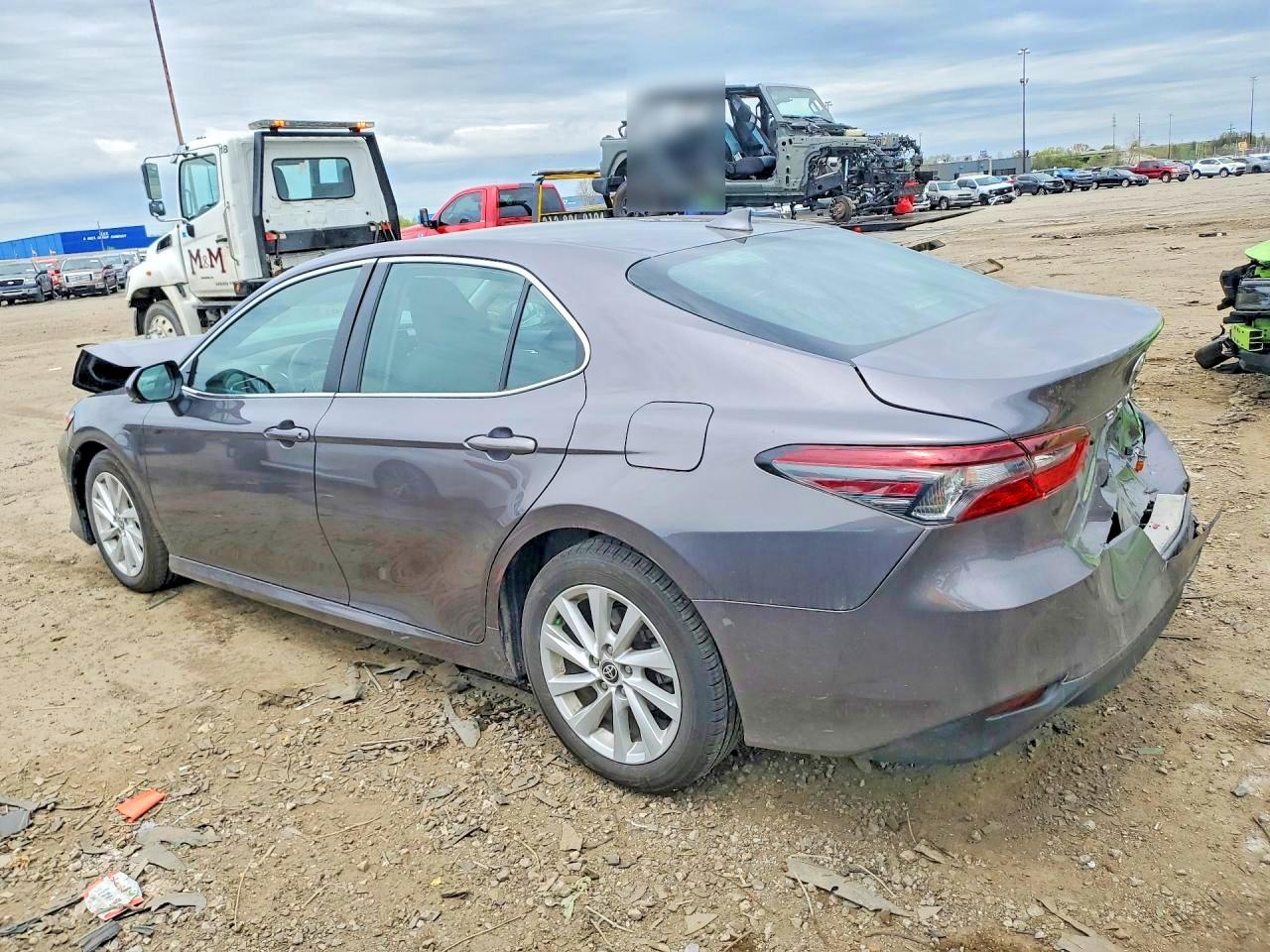 2023 TOYOTA CAMRY LE photo 3