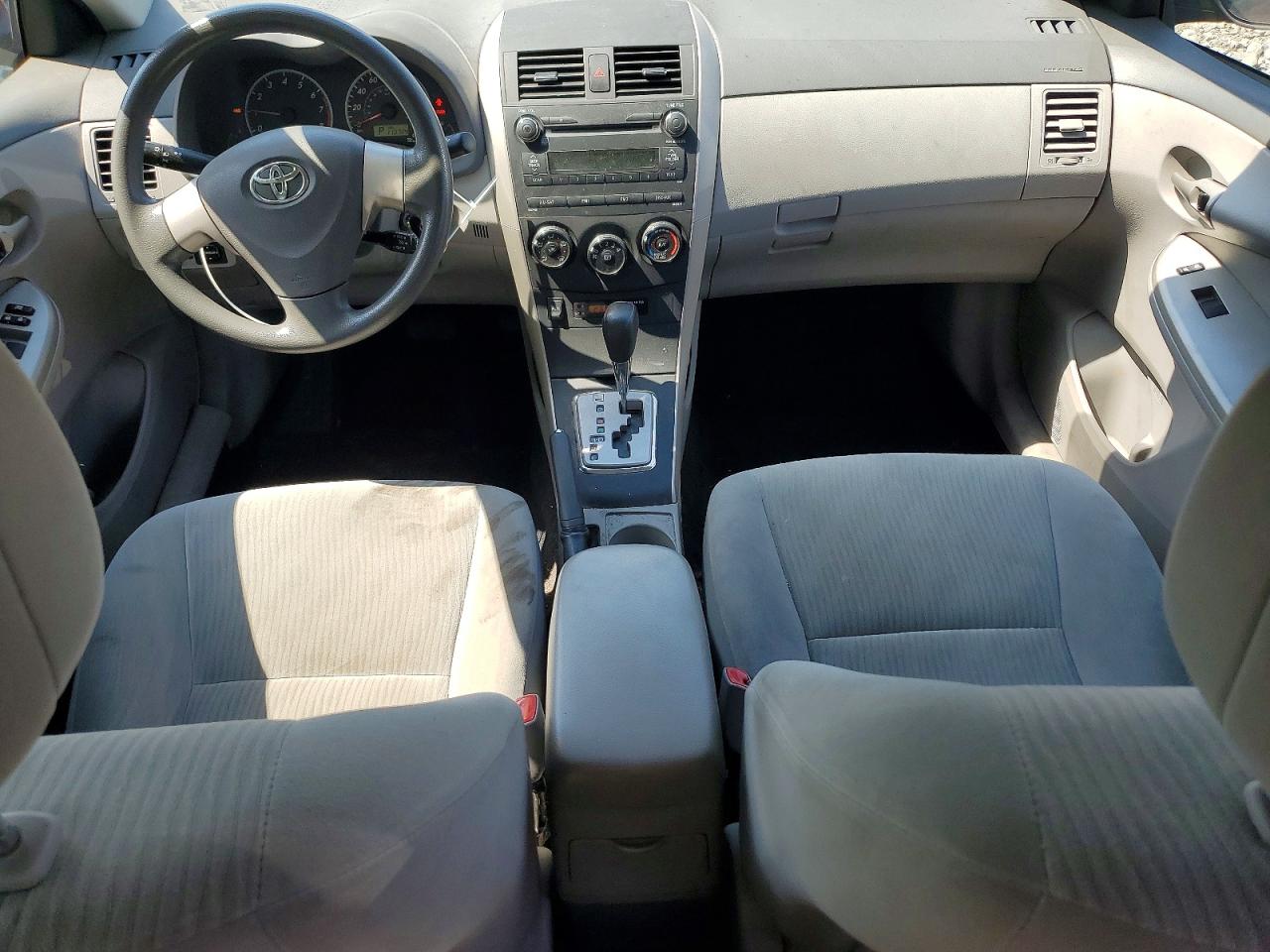 2010 TOYOTA COROLLA LE photo 15