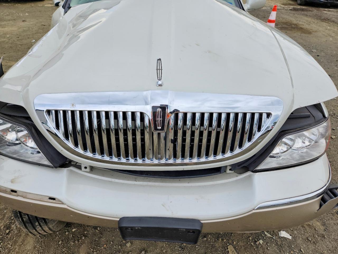 2006 LINCOLN TOWN CAR SIGNATURE photo 21