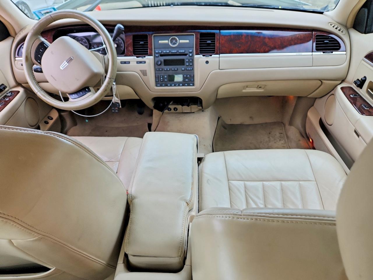 2006 LINCOLN TOWN CAR SIGNATURE photo 15