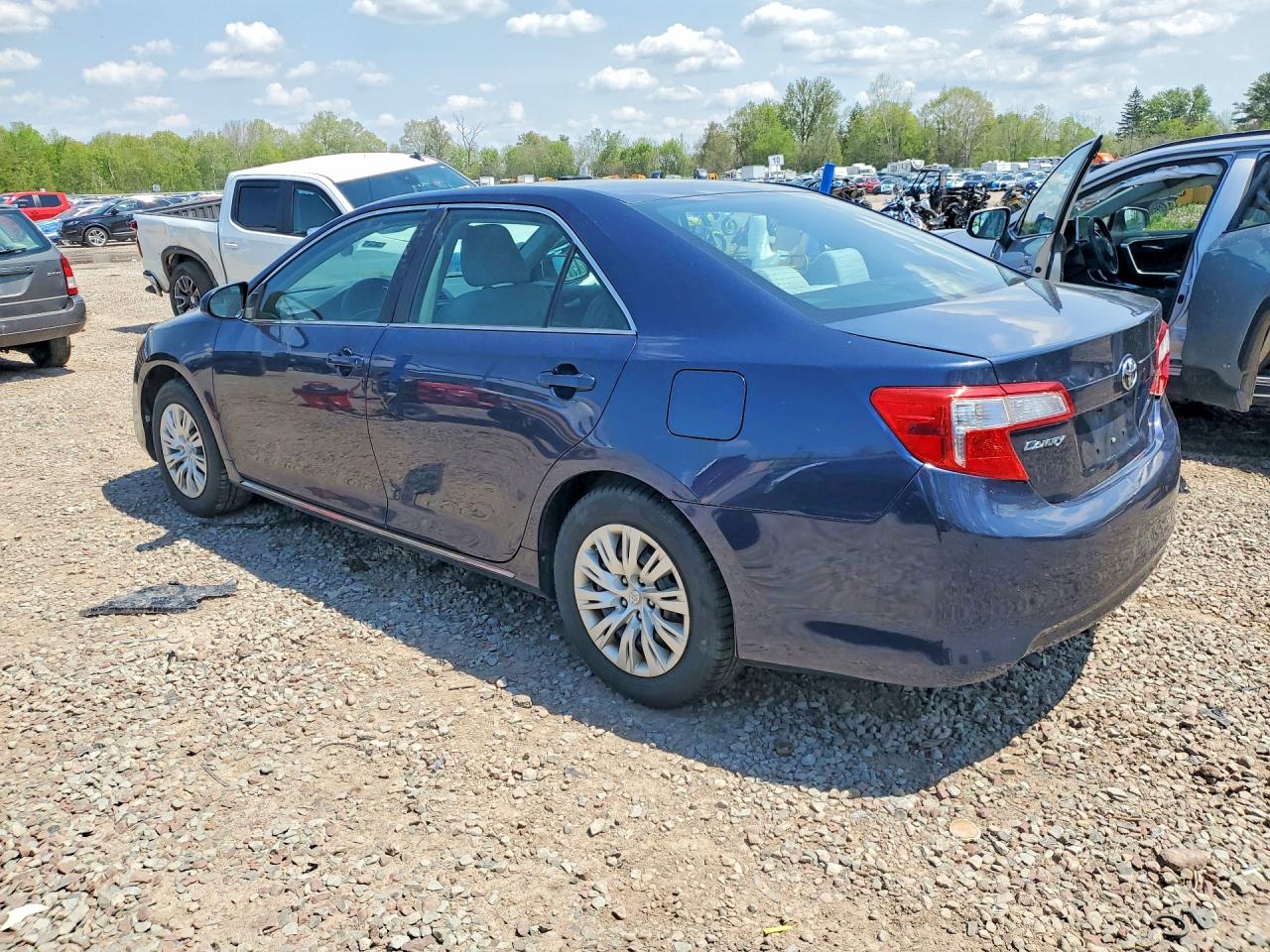 2014 TOYOTA CAMRY LE photo 4