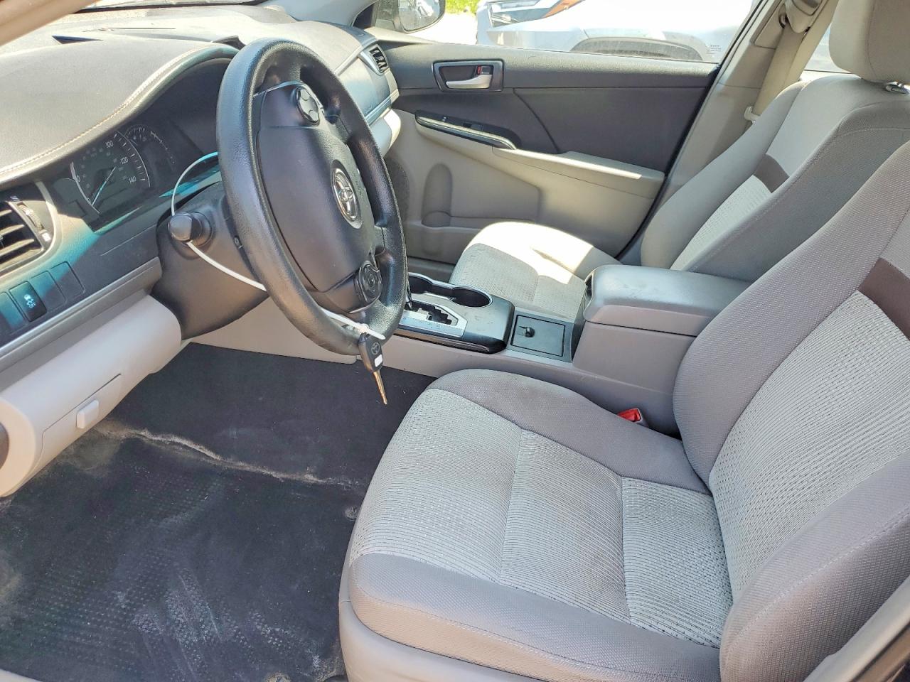 2014 TOYOTA CAMRY LE photo 19