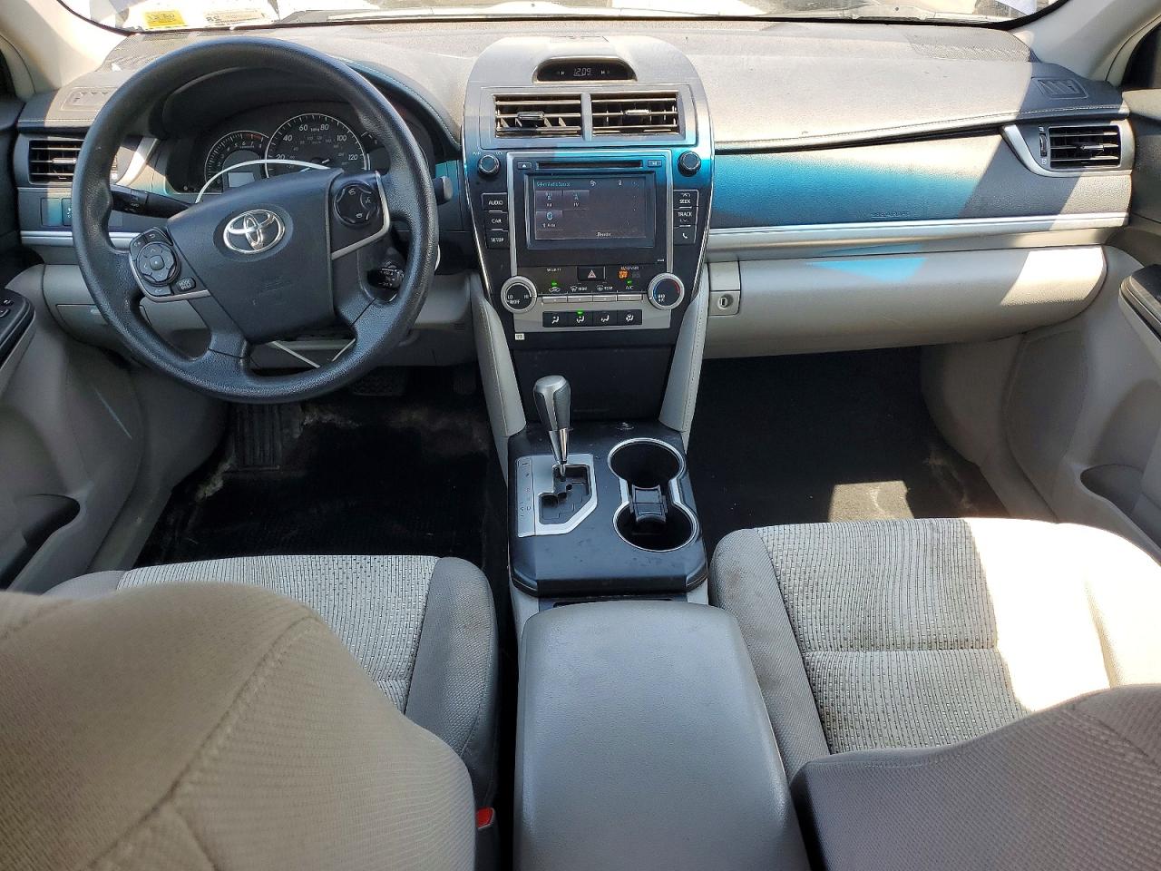 2014 TOYOTA CAMRY LE photo 22