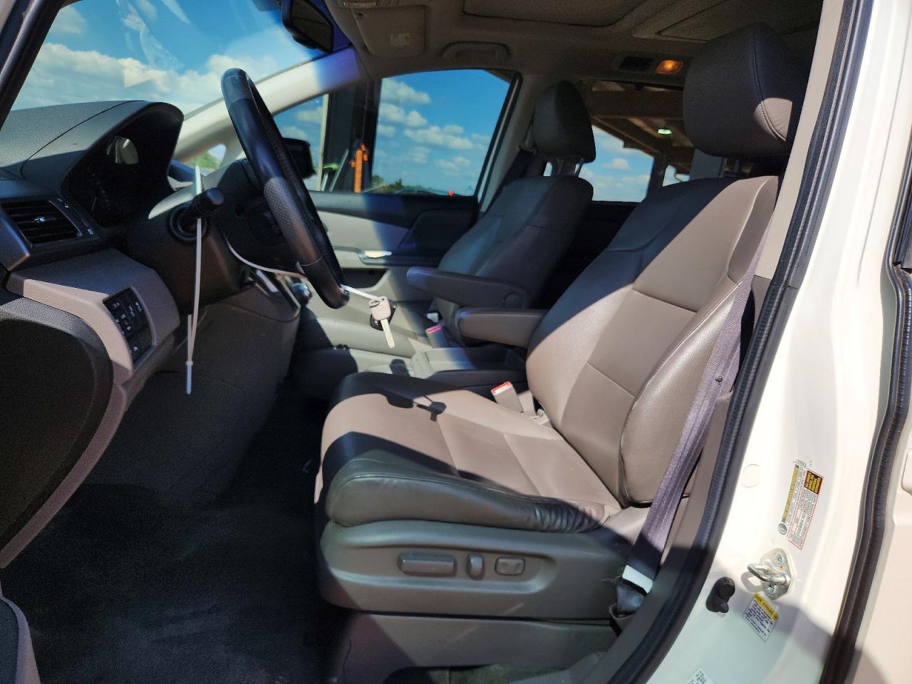 2013 HONDA ODYSSEY TOURING photo 13