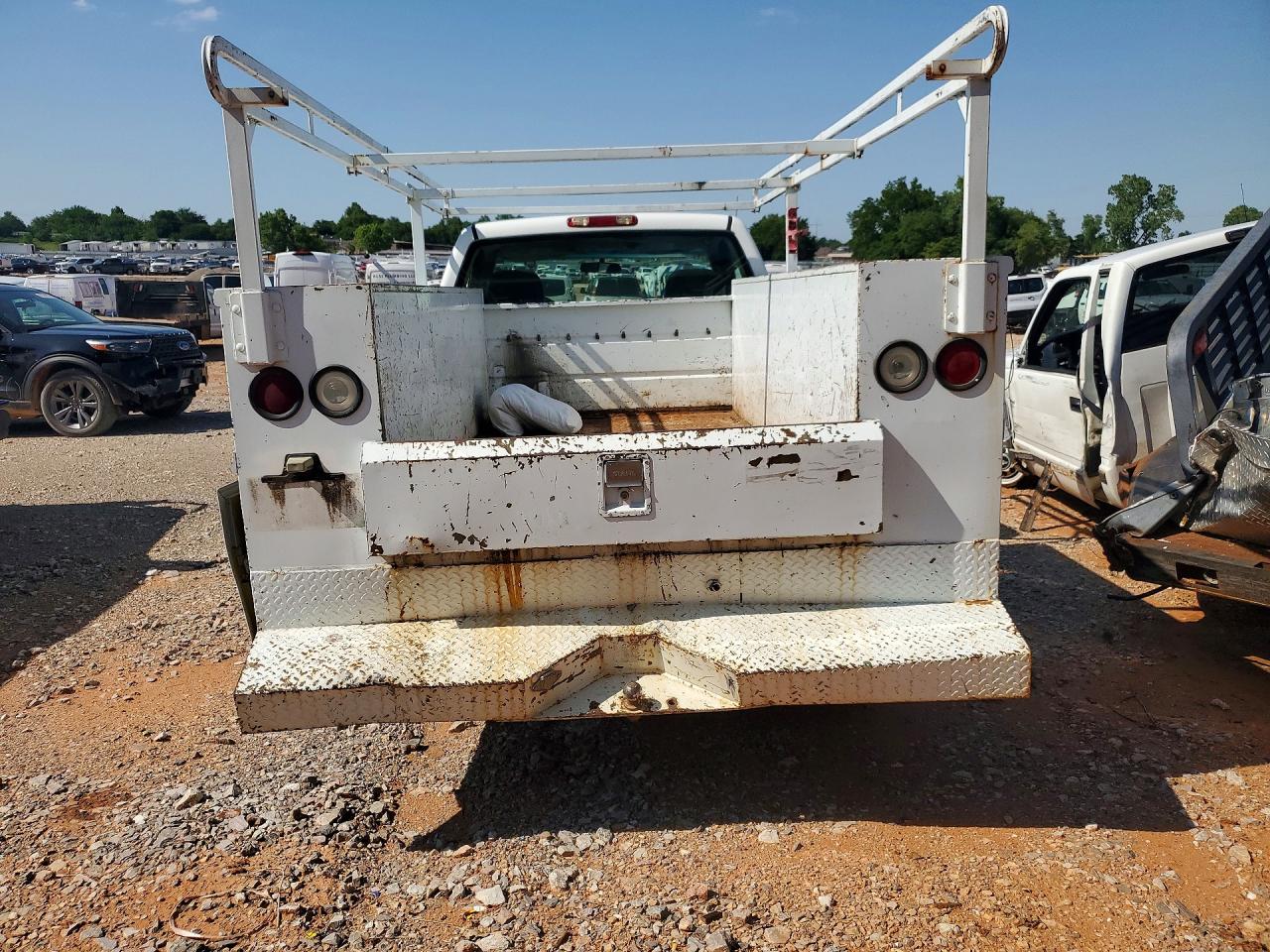 2002 CHEVROLET SILVERADO C2500 photo 6