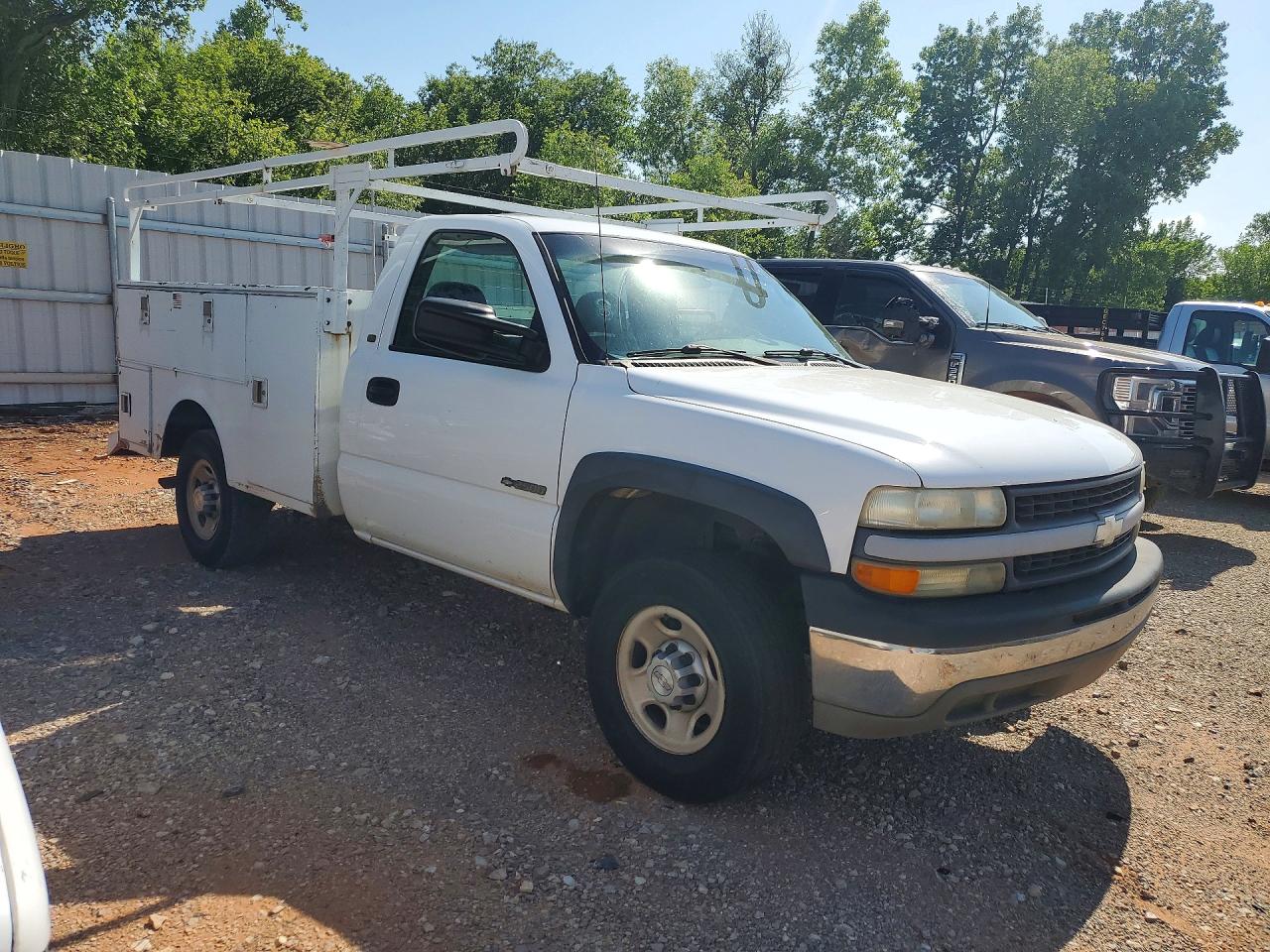 2002 CHEVROLET SILVERADO C2500 photo 4