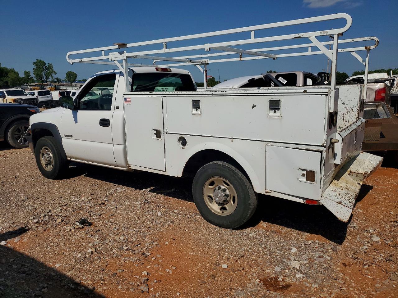 2002 CHEVROLET SILVERADO C2500 photo 2