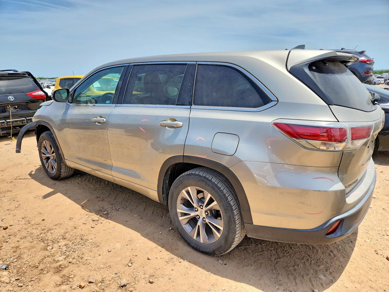 2014 TOYOTA HIGHLANDER LE PLUS photo 4