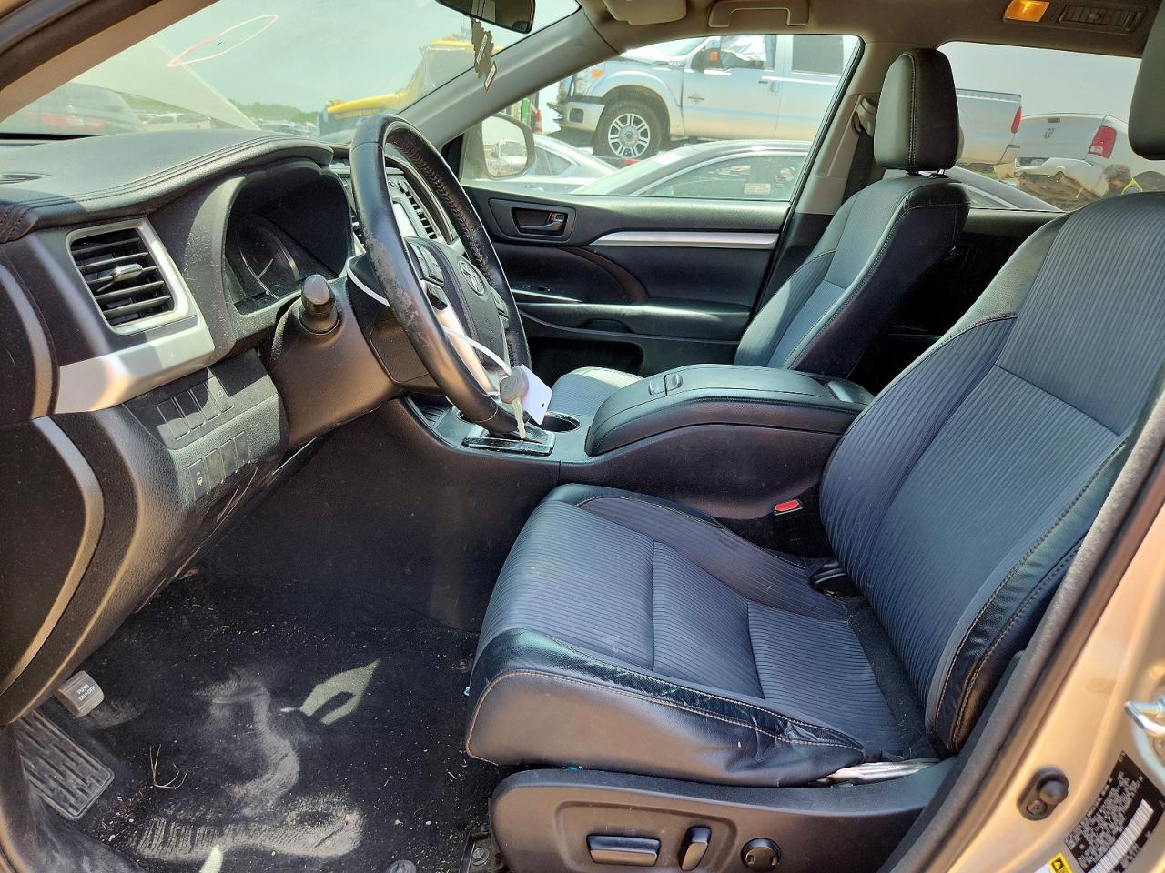 2014 TOYOTA HIGHLANDER LE PLUS photo 19