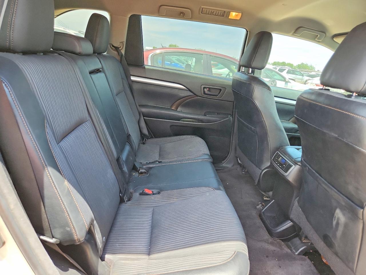 2014 TOYOTA HIGHLANDER LE PLUS photo 31