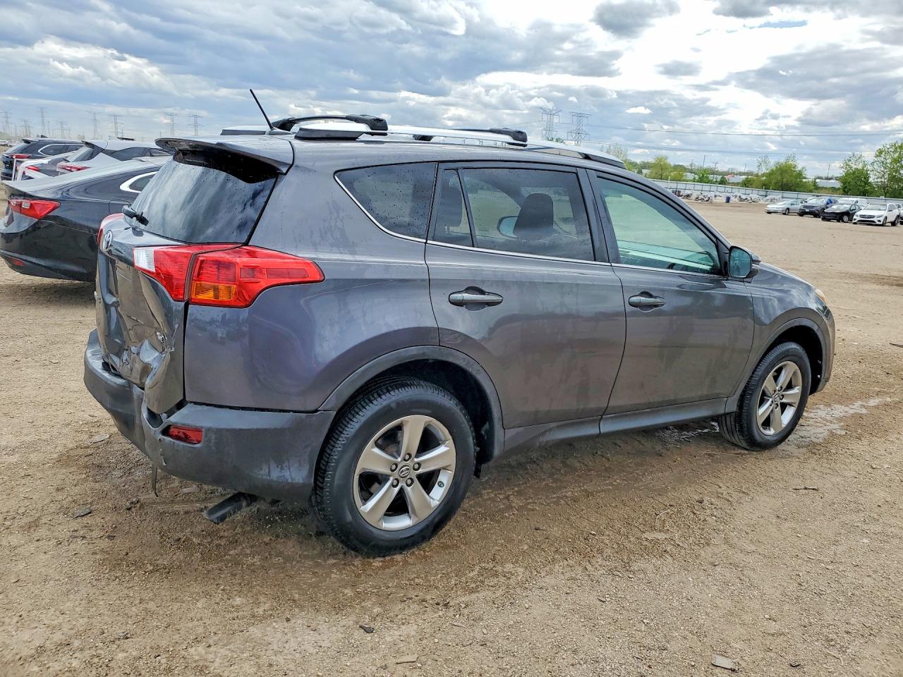 2015 TOYOTA RAV4 XLE photo 5