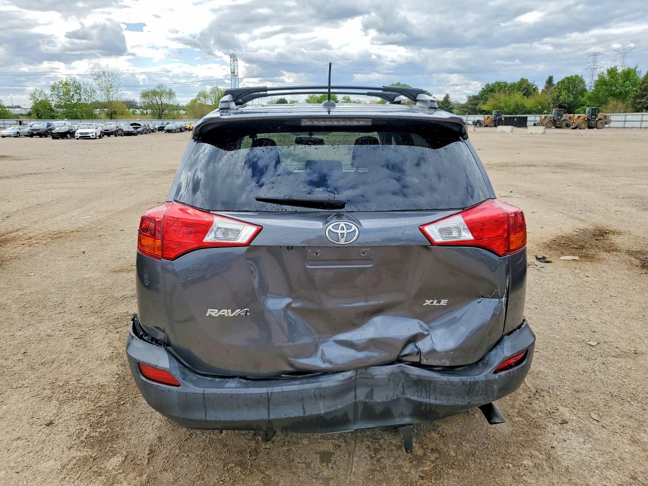 2015 TOYOTA RAV4 XLE photo 11