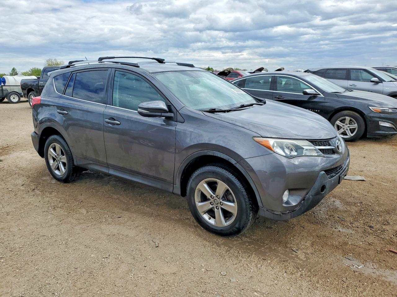 2015 TOYOTA RAV4 XLE photo 7