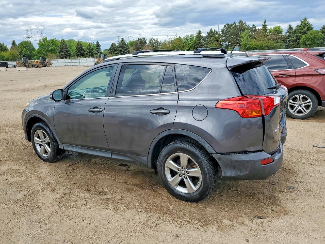 2015 TOYOTA RAV4 XLE photo 3