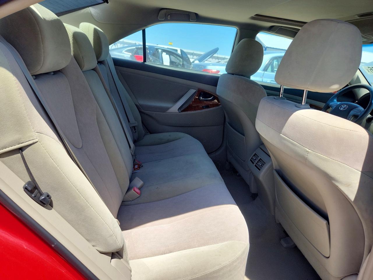 2010 TOYOTA CAMRY XLE photo 28