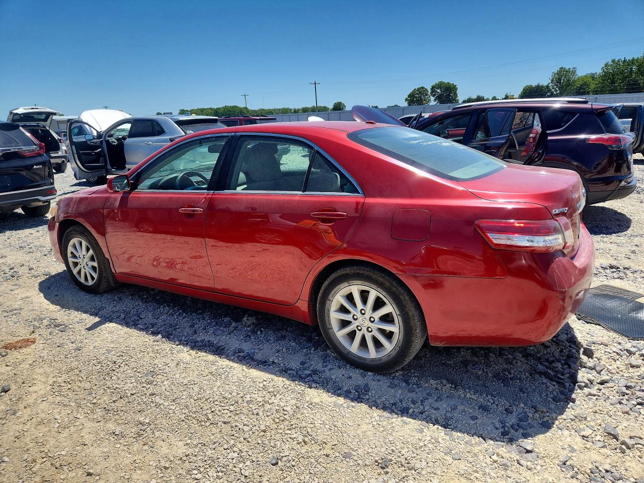 2010 TOYOTA CAMRY XLE photo 4