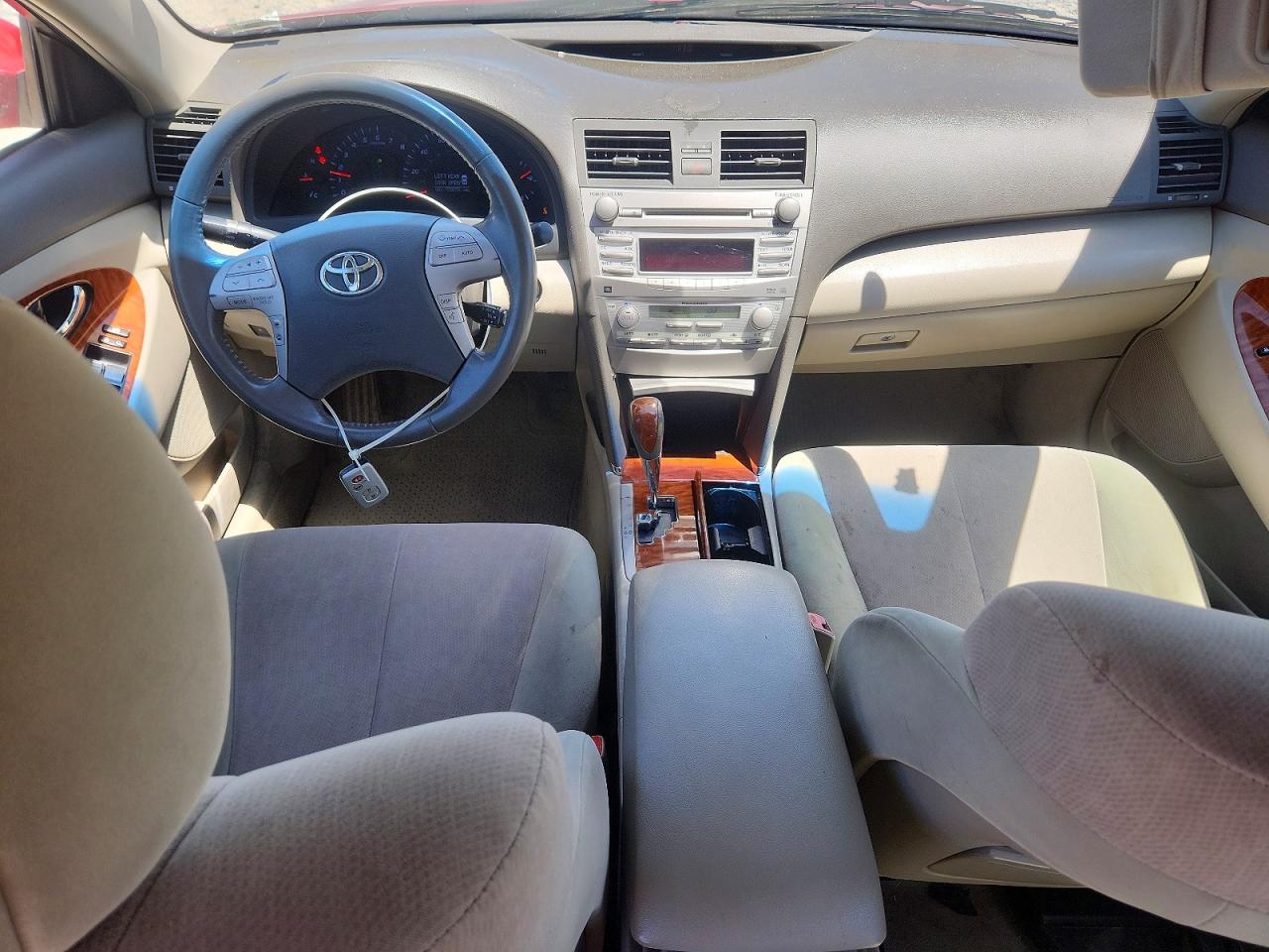2010 TOYOTA CAMRY XLE photo 22
