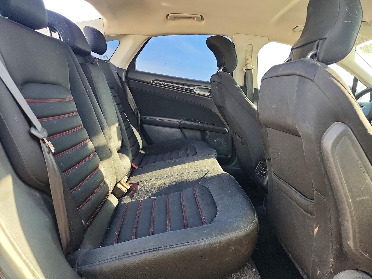 2015 FORD FUSION SE photo 28