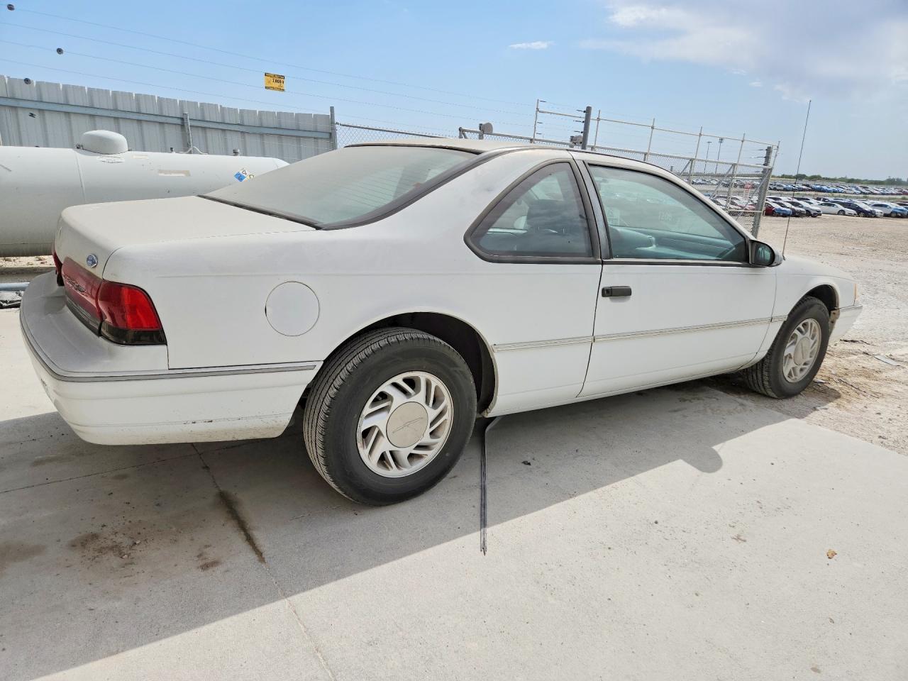 1992 FORD THUNDERBIRD photo 5