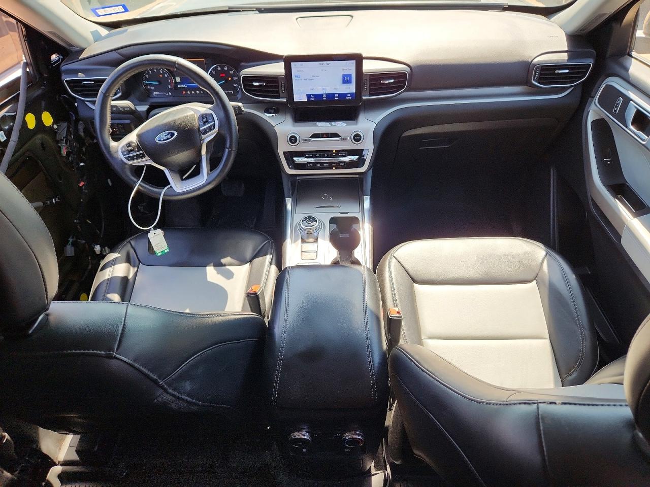 2023 FORD EXPLORER XLT photo 8