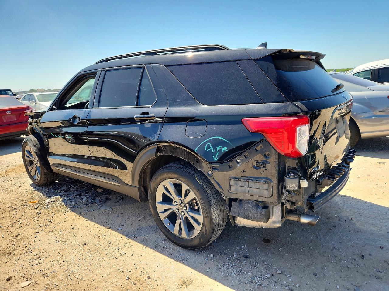 2023 FORD EXPLORER XLT photo 2