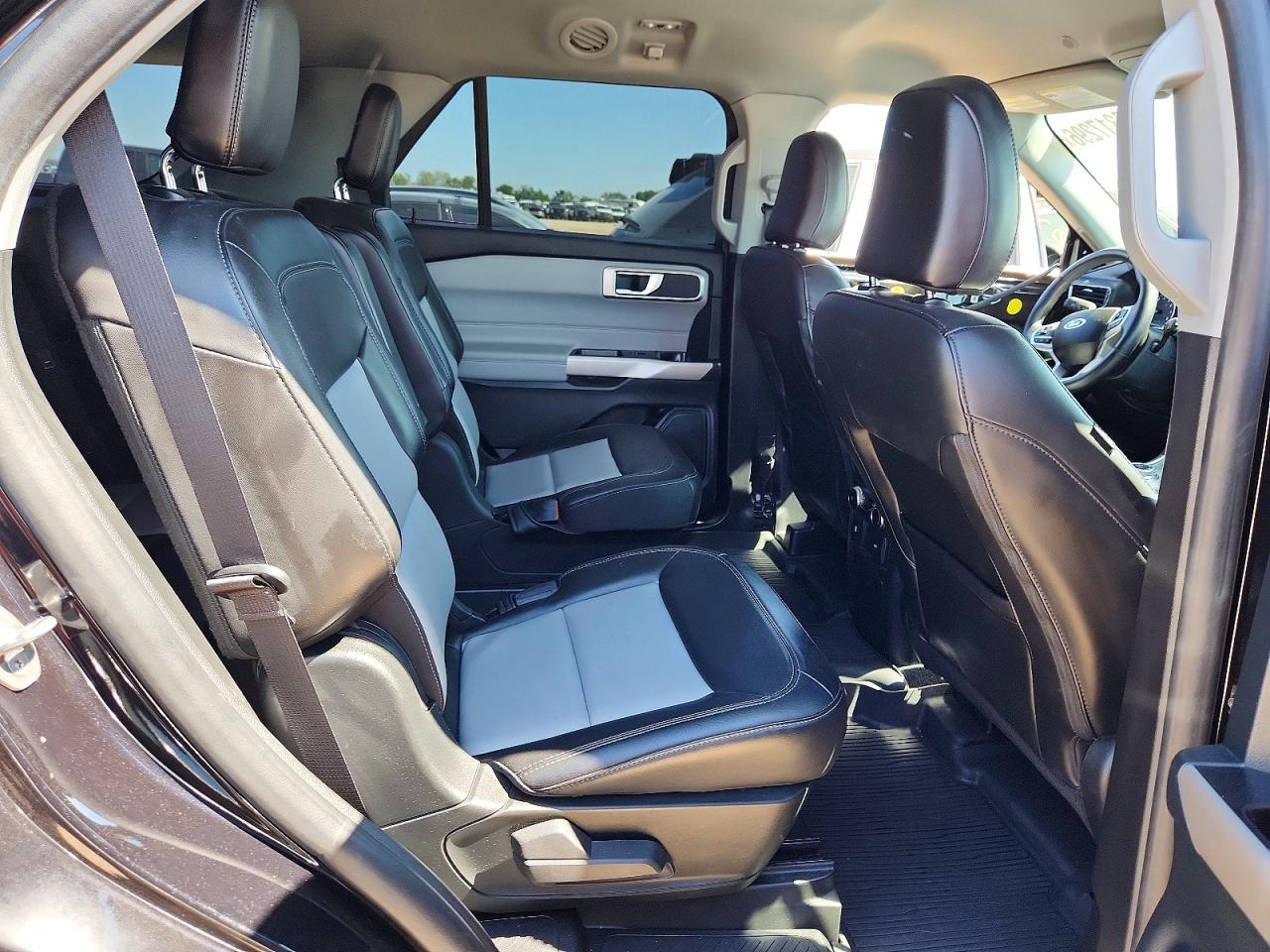 2023 FORD EXPLORER XLT photo 11