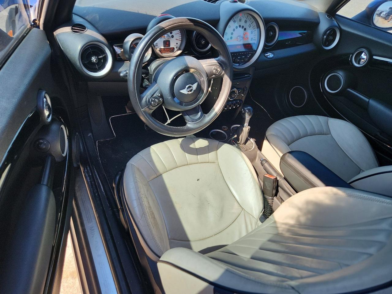 2012 MINI COOPER photo 15