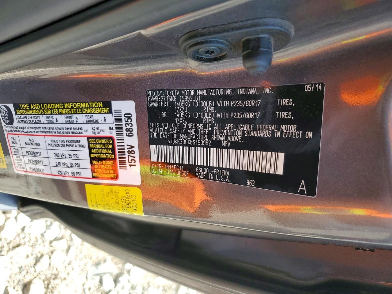 2014 TOYOTA SIENNA LE photo 23