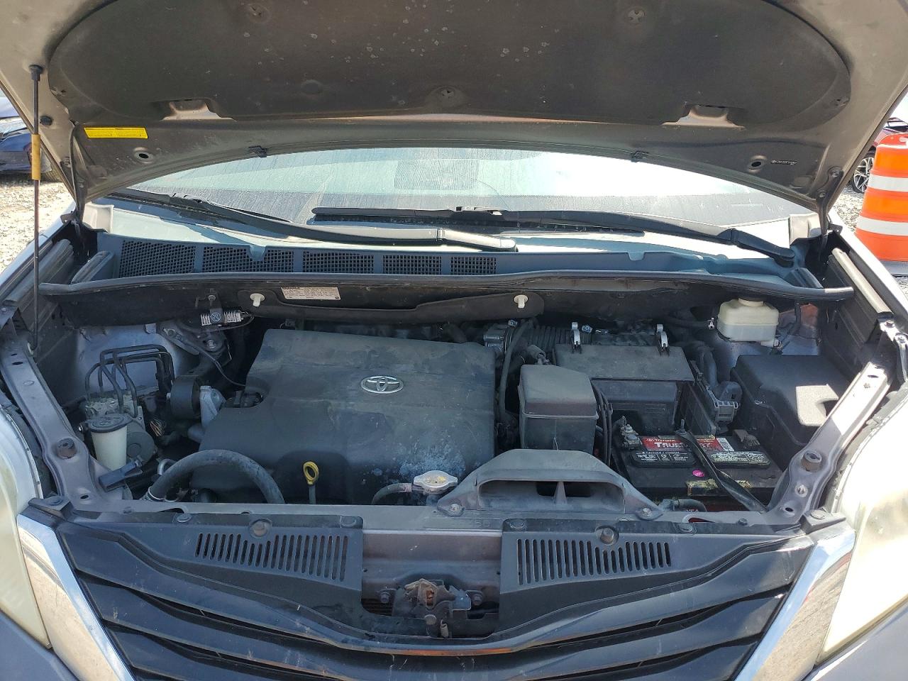 2014 TOYOTA SIENNA LE photo 21