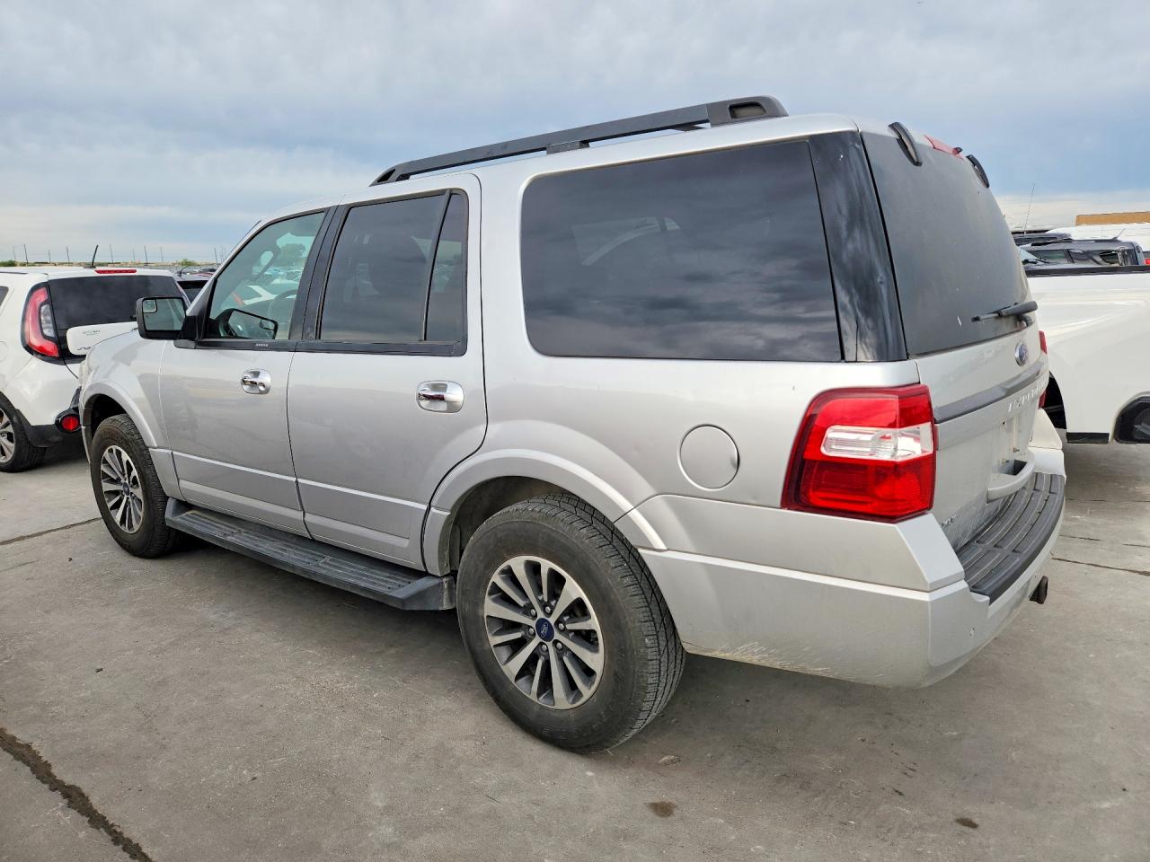 2017 FORD EXPEDITION XLT photo 2