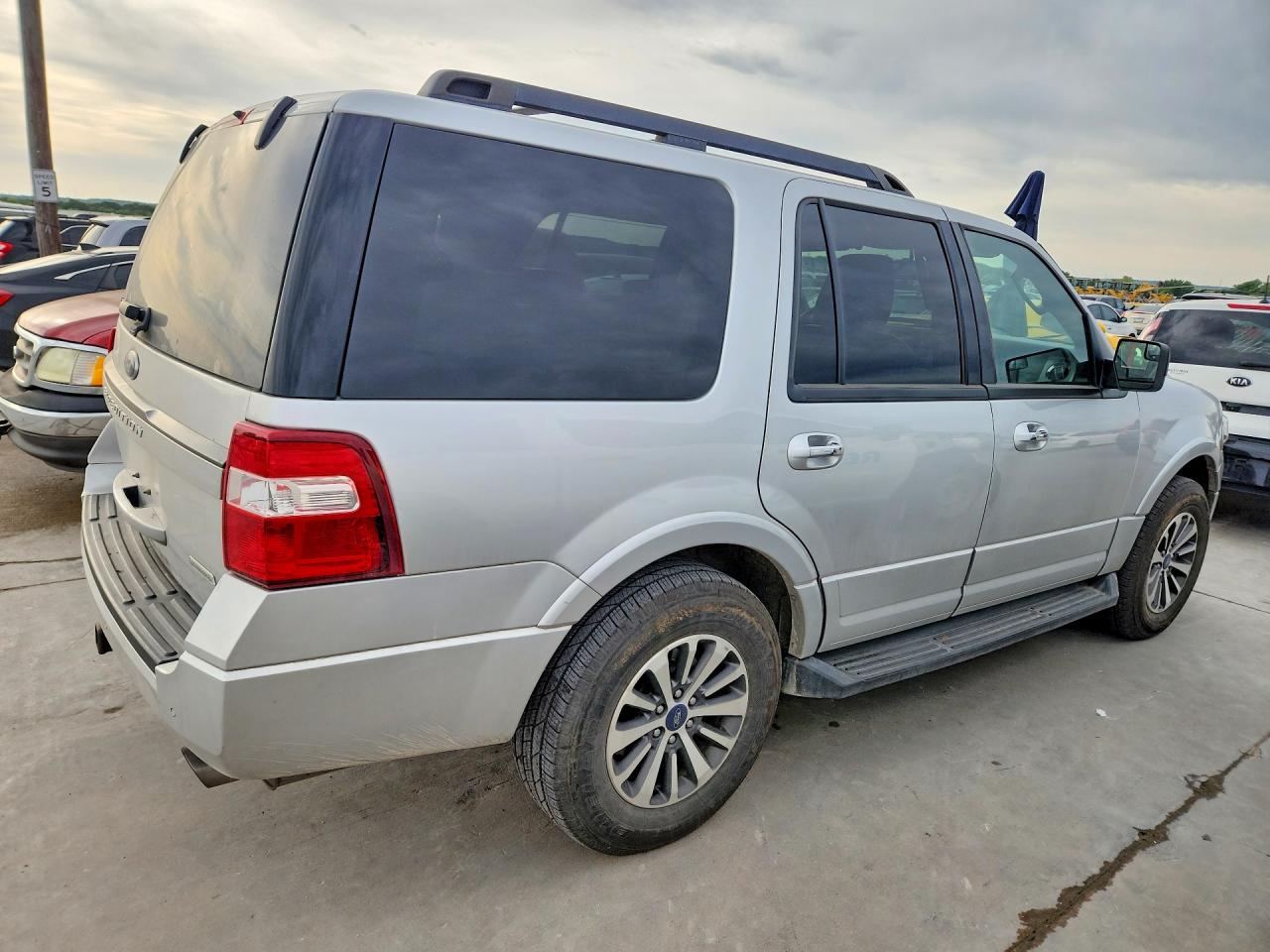2017 FORD EXPEDITION XLT photo 3