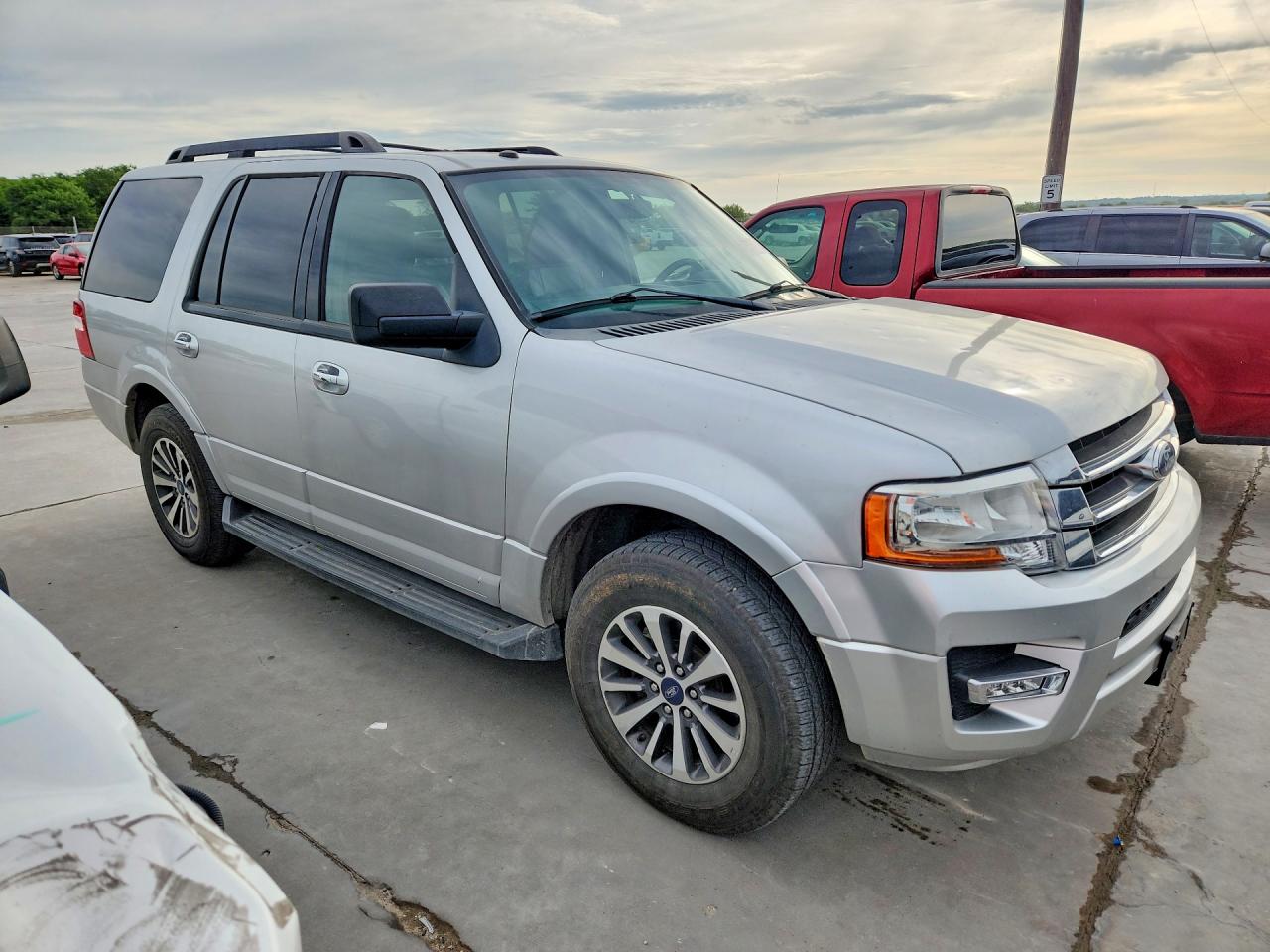 2017 FORD EXPEDITION XLT photo 4